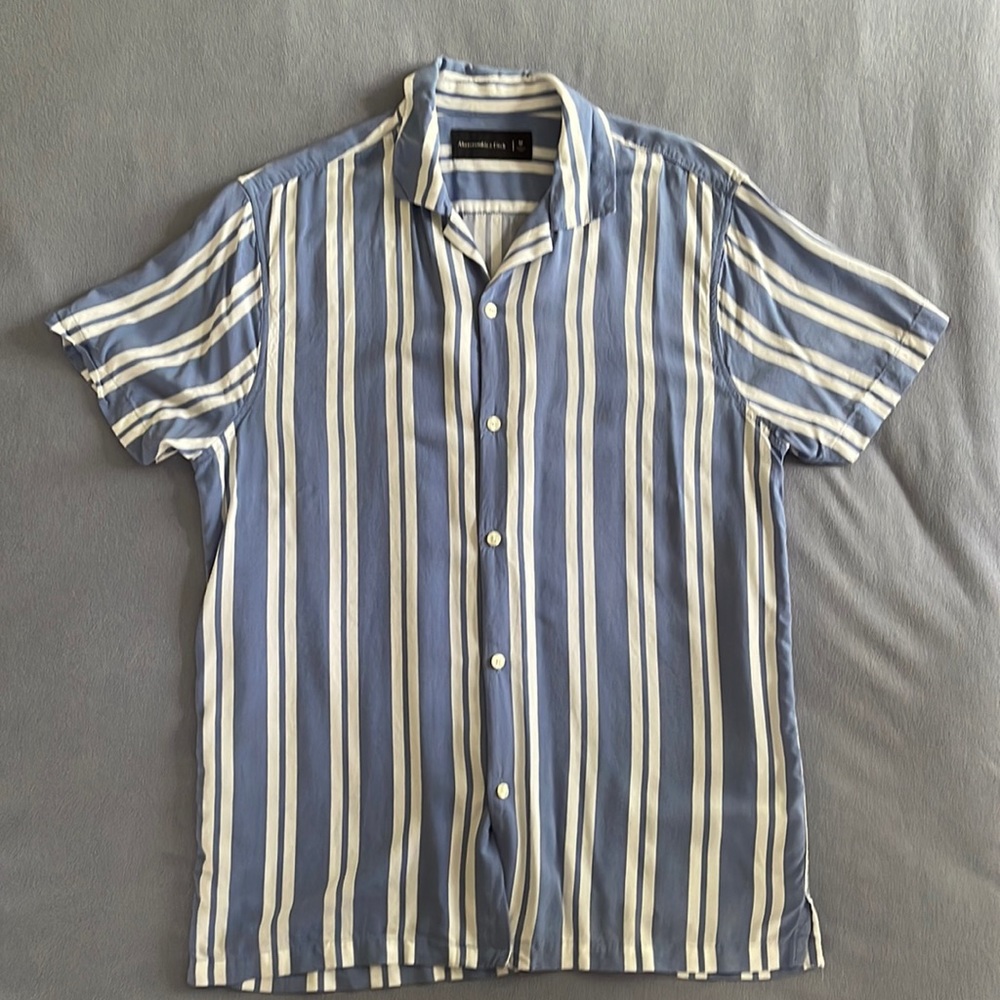 Abercrombie & Fitch Men’s short sleeve striped button down size M